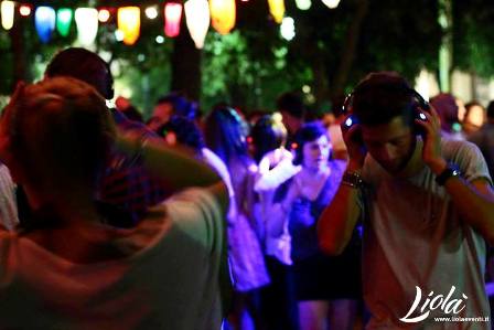 FOTO SILENT DISCO - LIOLA EVENTI