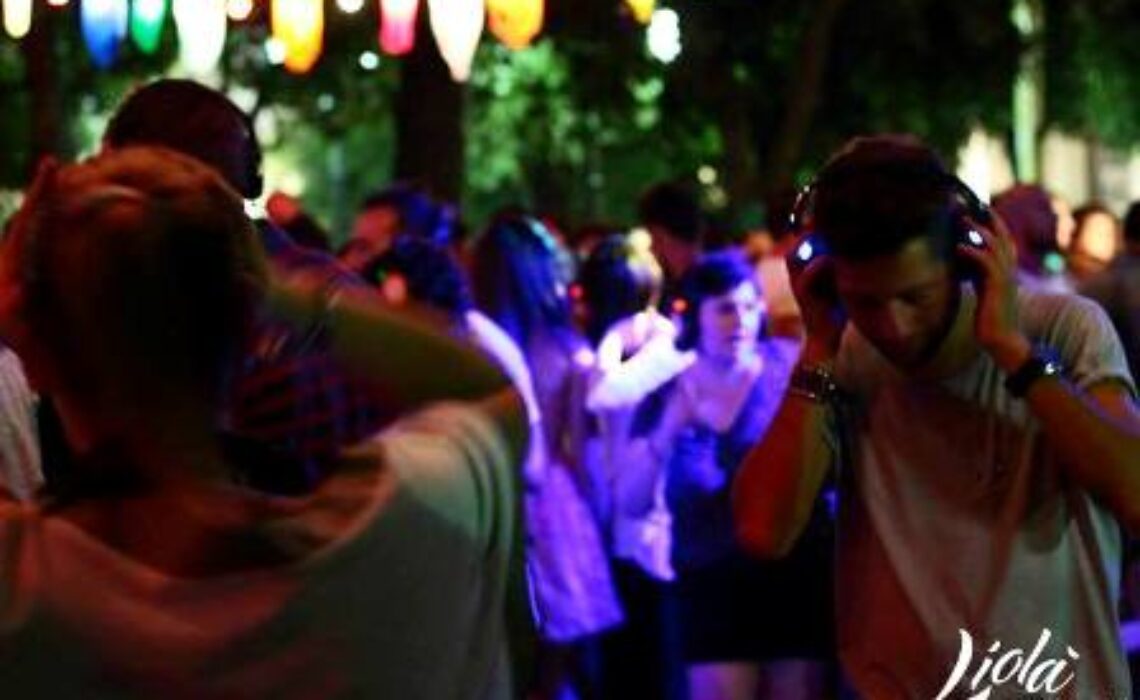 FOTO SILENT DISCO - LIOLA EVENTI