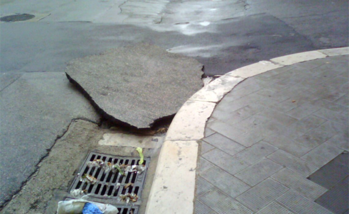 pezzo asfalto pioggia 4set2012 1